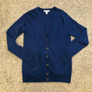 Blue cardigan with premium buttons and pockets